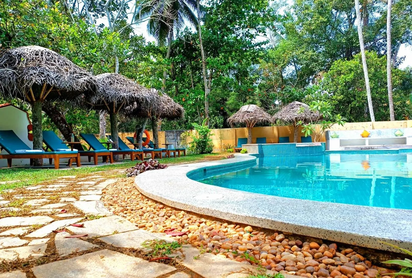 Marari Beach Bungalow Resort Alleppey Mararikulam
